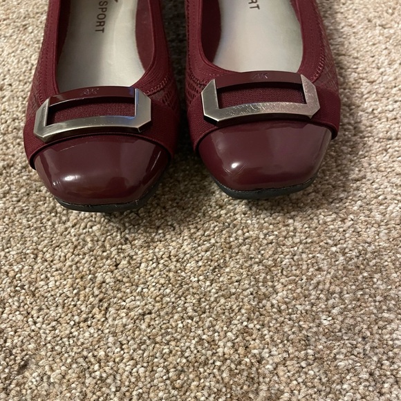 Women's AK Sport Burgundy Flats Size 8.5 M Like New Comfy - Picture 3 of 9